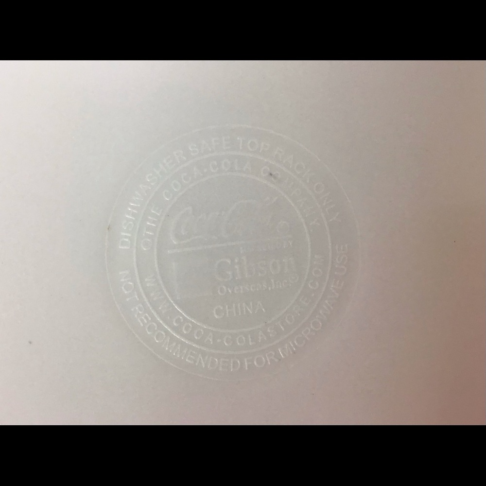 Set of (4) Coca-Cola Melamine Dinner Plates - Picture 4 of 7